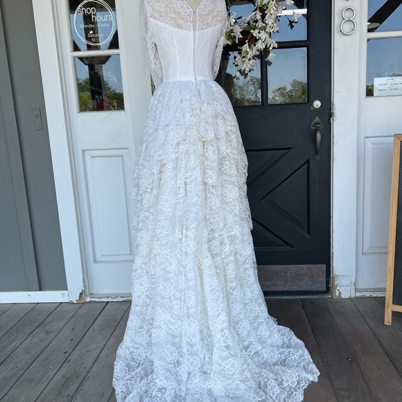 Vintage BRIDAL Originals Elegant White Lace Gown in a XS / S  from late 1970’s - Picture 3 of 16